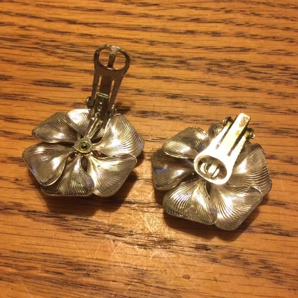 Vintage flower rhinestone earrings - Picture 2 of 2